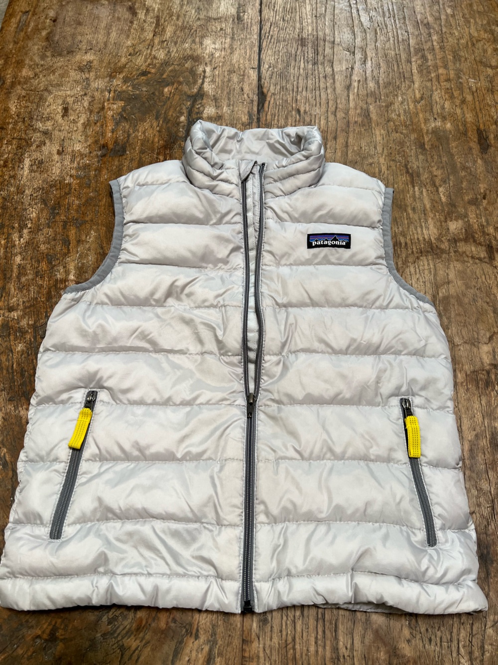 Patagonia Kids XS 5-6 Duck Down Light Gray Puffer Vest with Yellow Zip Pulls EUC
